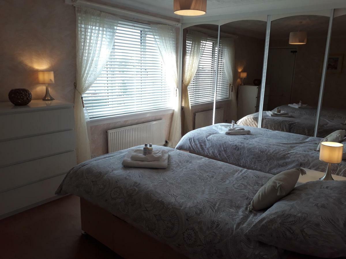 Hilltop House Airdrie Εξωτερικό φωτογραφία